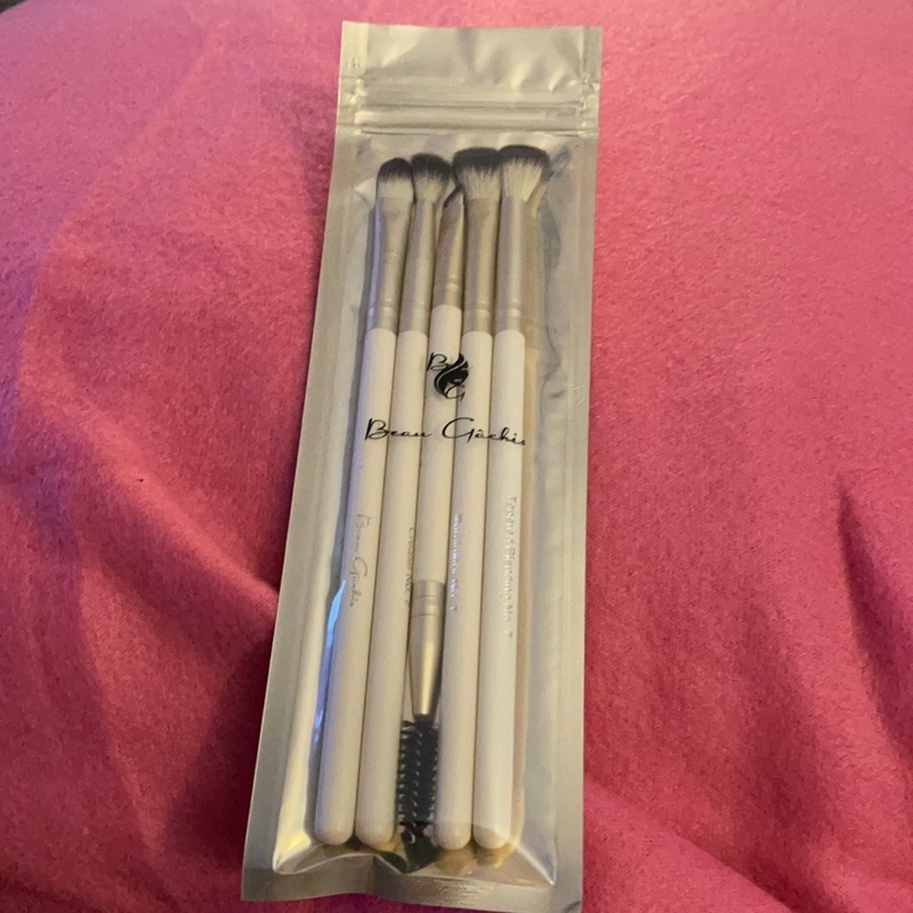 NWT. BEAU GACHIS COMPLETE BAMBOO BRUSH SET​